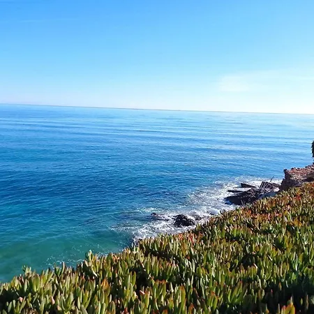 Junto Al Mar *